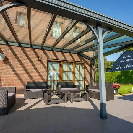 Logis Le Menobu Otel 3*