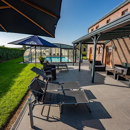 Logis Le Menobu Otel 3*